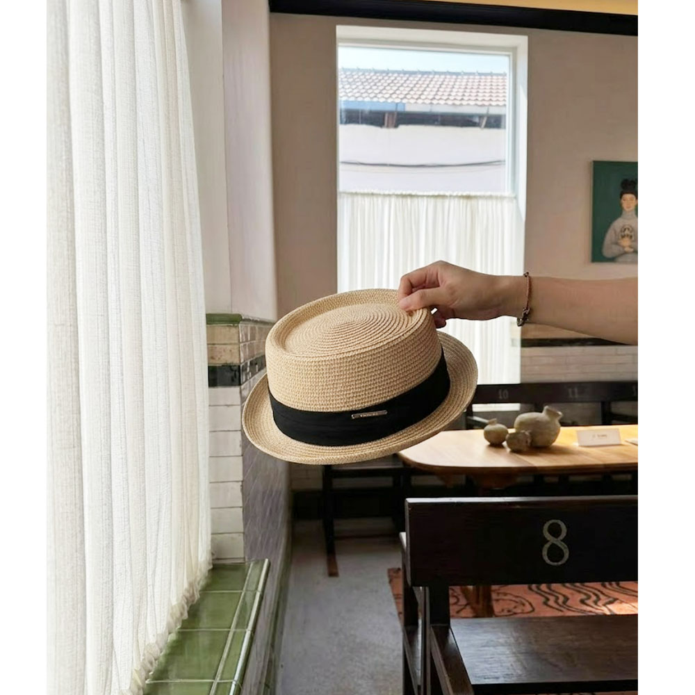 Klasyczny, vintage'owy brytyjs – Bucket Hat Straw recenzja i cena