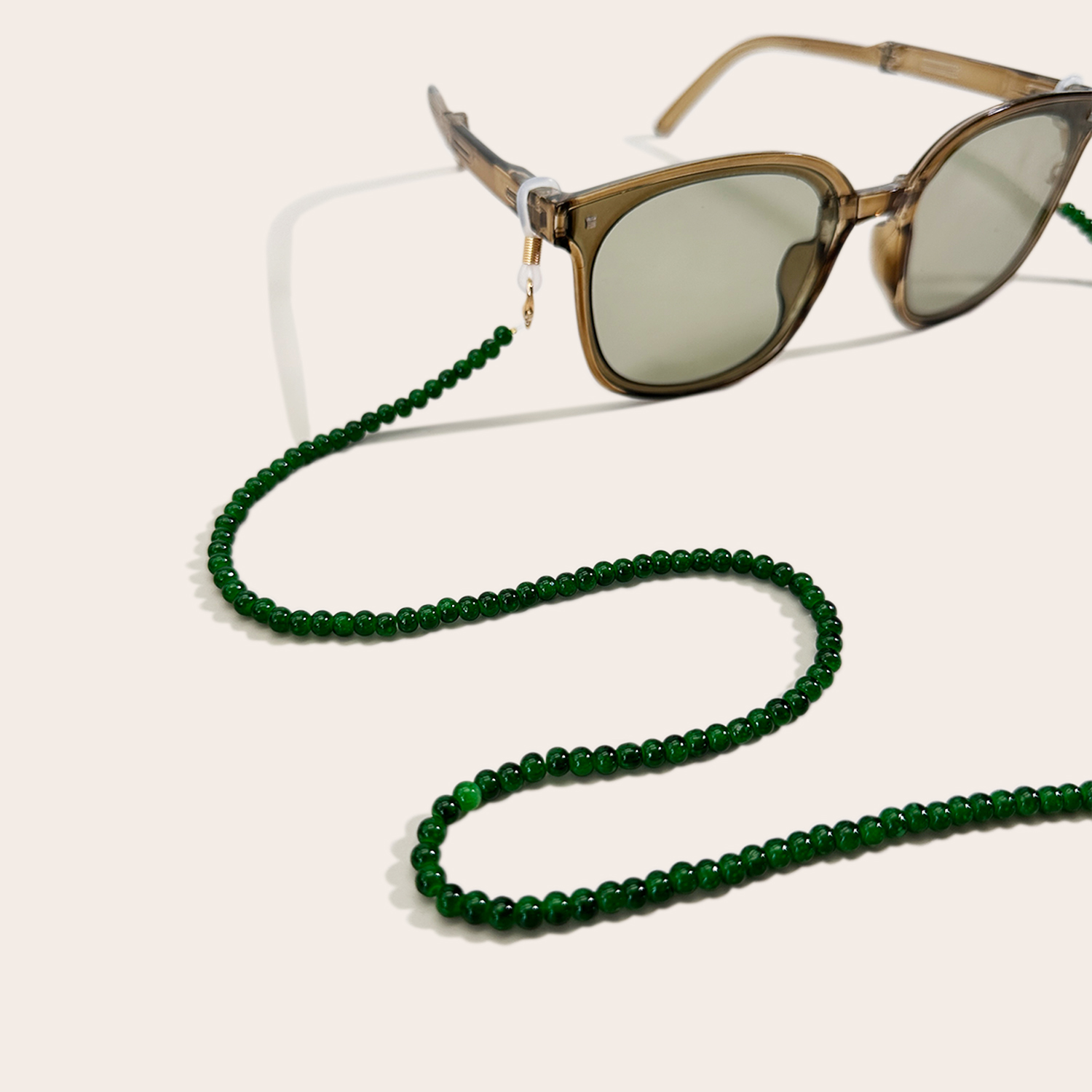 Modny, wyszywany koralikami ła – Sunglass Retainer Cord recenzja i cena
